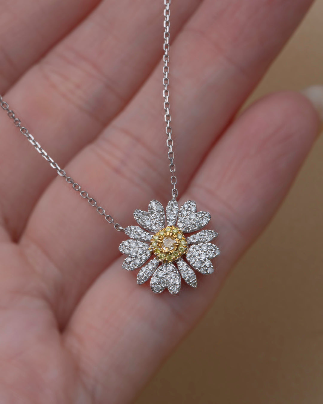 18K Gold Diamond Daisy Necklace,Daisy Flower Charm Pendant Necklace