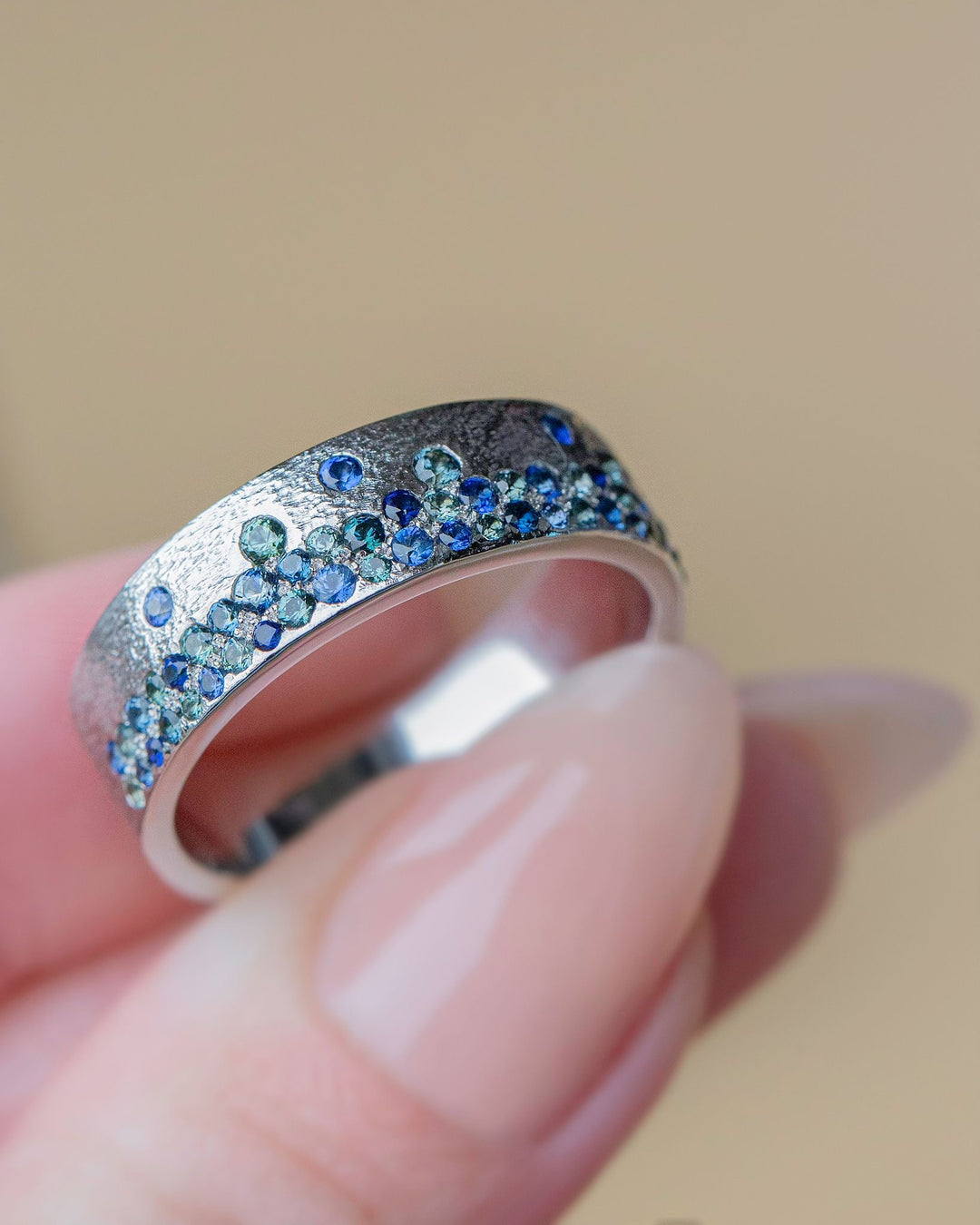 Hammered Mens Wedding Band with Teal and Blue Sapphires 14K Gold,  Unisex Ring