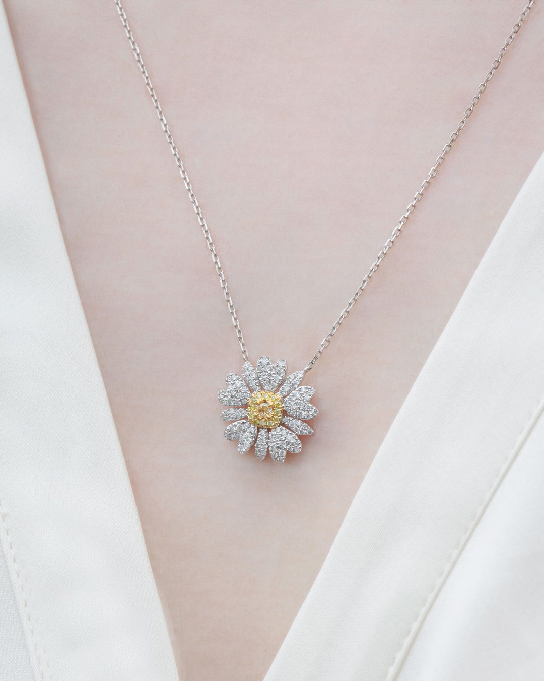 18K Gold Diamond Daisy Necklace,Daisy Flower Charm Pendant Necklace