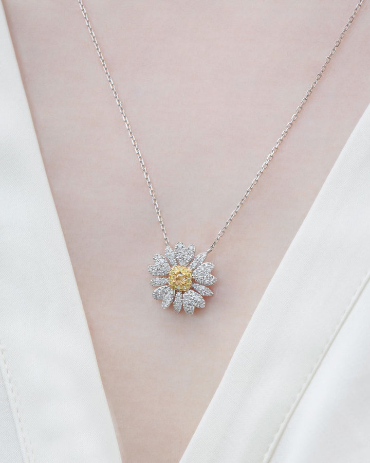 18K Gold Diamond Daisy Necklace,Daisy Flower Charm Pendant Necklace