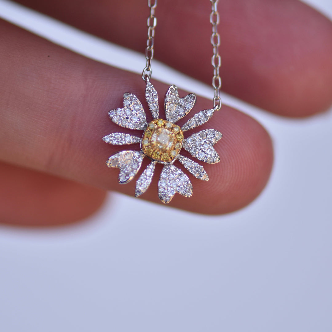 18K Gold Diamond Daisy Necklace,Daisy Flower Charm Pendant Necklace