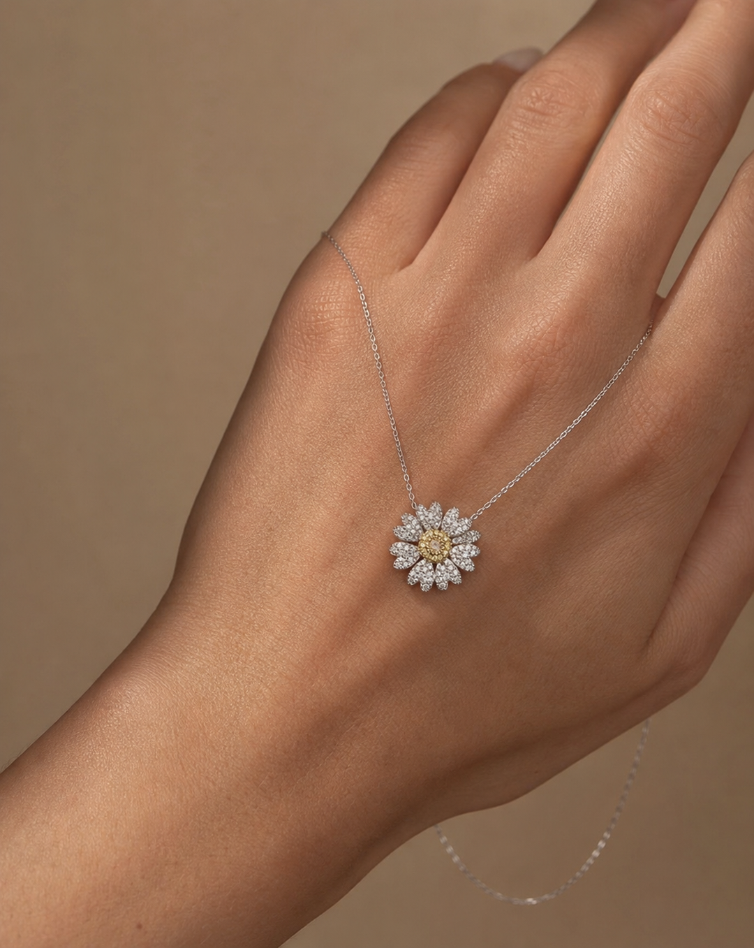 18K Gold Diamond Daisy Necklace,Daisy Flower Charm Pendant Necklace