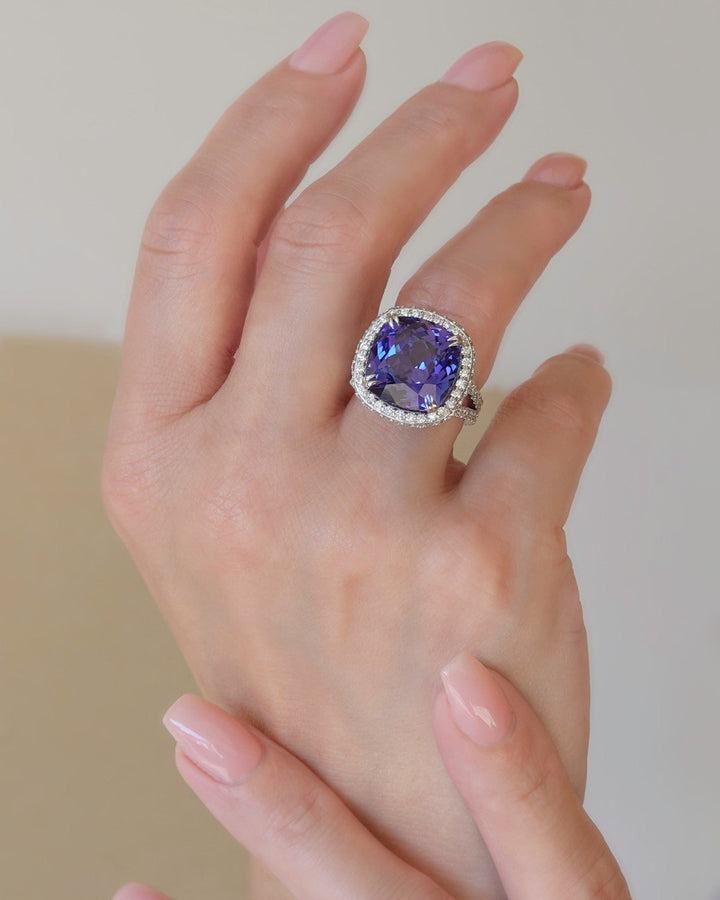 14 ct Tanzanite and Diamond Ring in 14K White Gold, Tanzanite Engagement Ring
