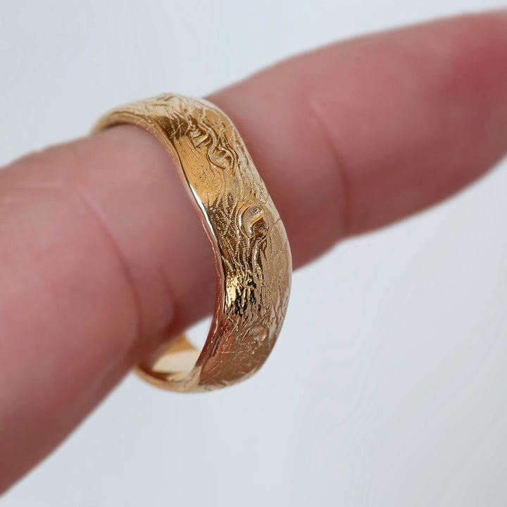 Nature Inspired Men’s Wedding Band with Tree Branch Texture 14K Gold