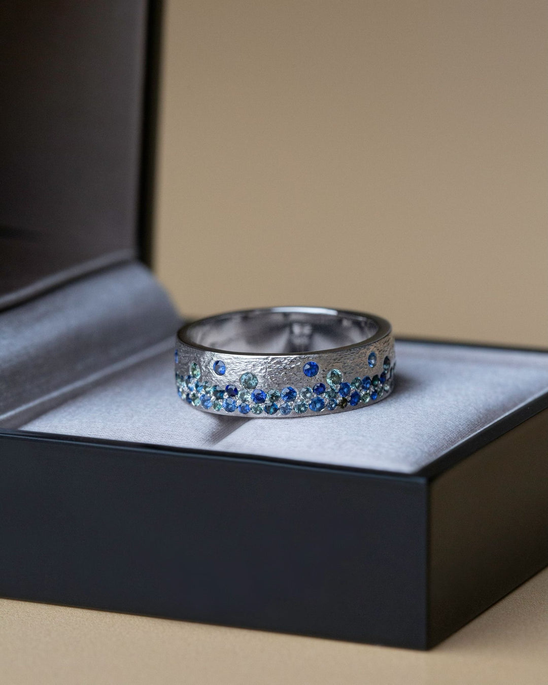 Hammered Mens Wedding Band with Teal and Blue Sapphires 14K Gold,  Unisex Ring