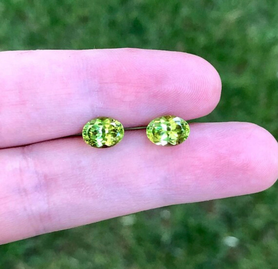 Natural Peridot 2,76ct, Matched Pair for Earrings