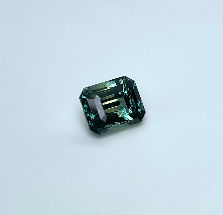 2.05 ct Parti Sapphire, 6.00 x 7.30 x 4.50