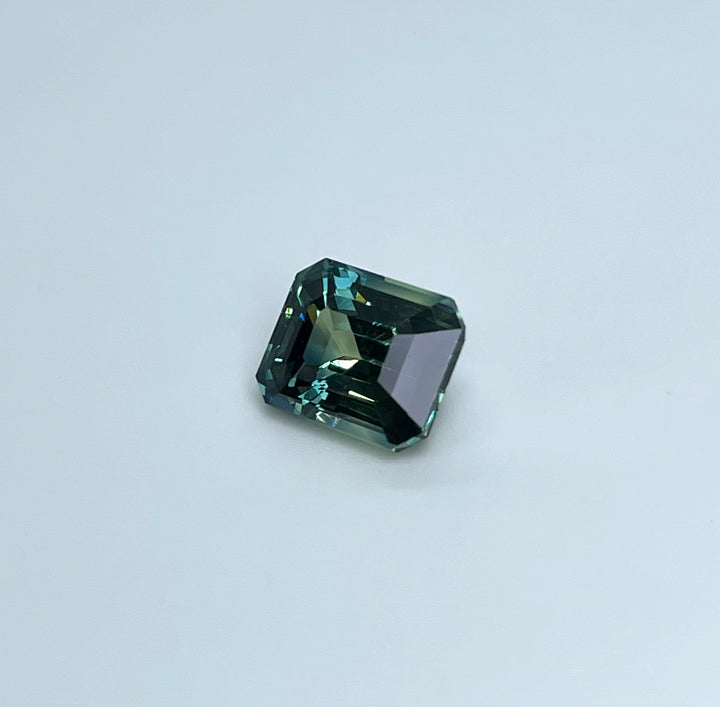 2.05 ct Parti Sapphire, 6.00 x 7.30 x 4.50