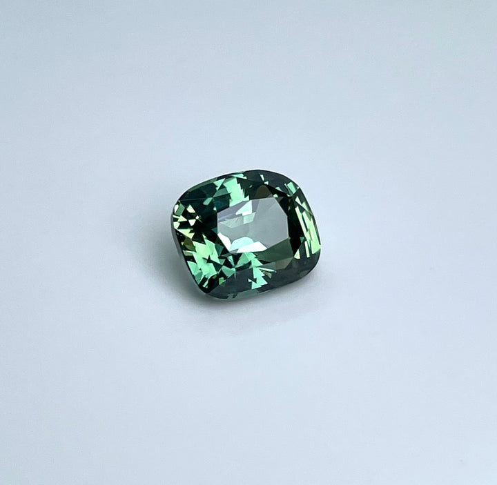 2.61 ct Parti Color Sapphire 6.80x8.00x5.00