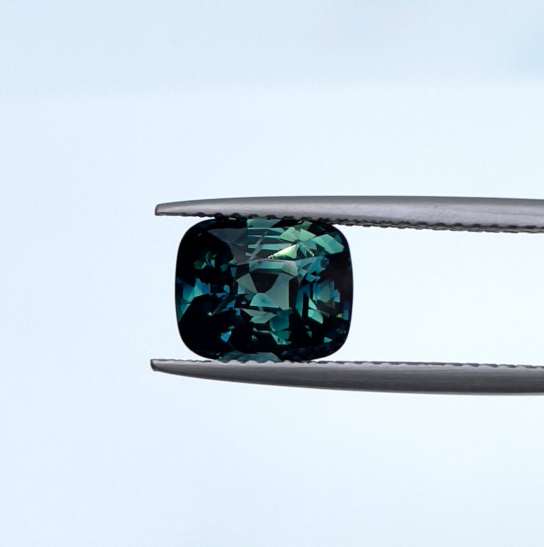 3.50 ct Green Blue Teal Sapphire 7.20x8.60x6.30