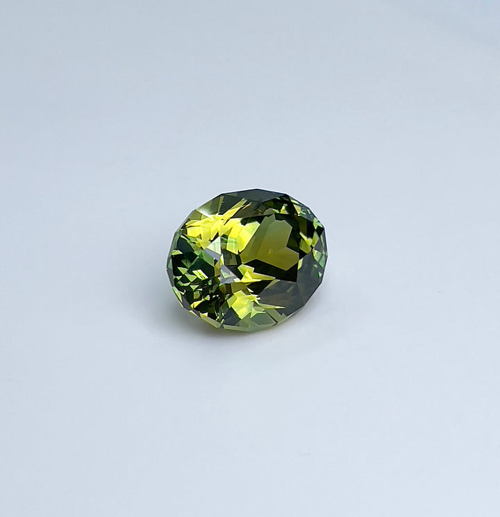 4.63 ct Yellow Green Party Sapphire 8.30x10.10x6.60