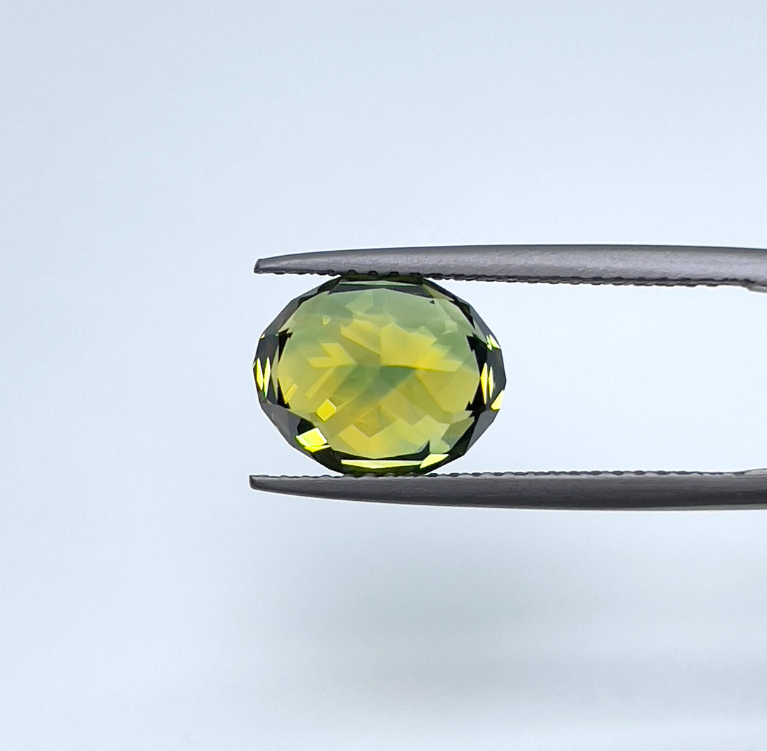 4.63 ct Yellow Green Party Sapphire 8.30x10.10x6.60