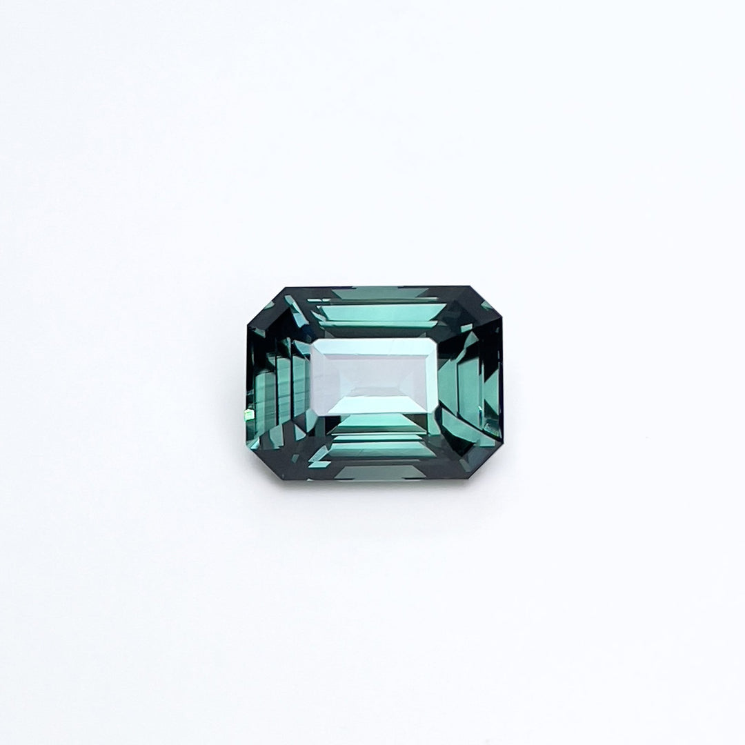 3.23 ct Green Blue Teal Sapphire 6.90x9.00x5.30