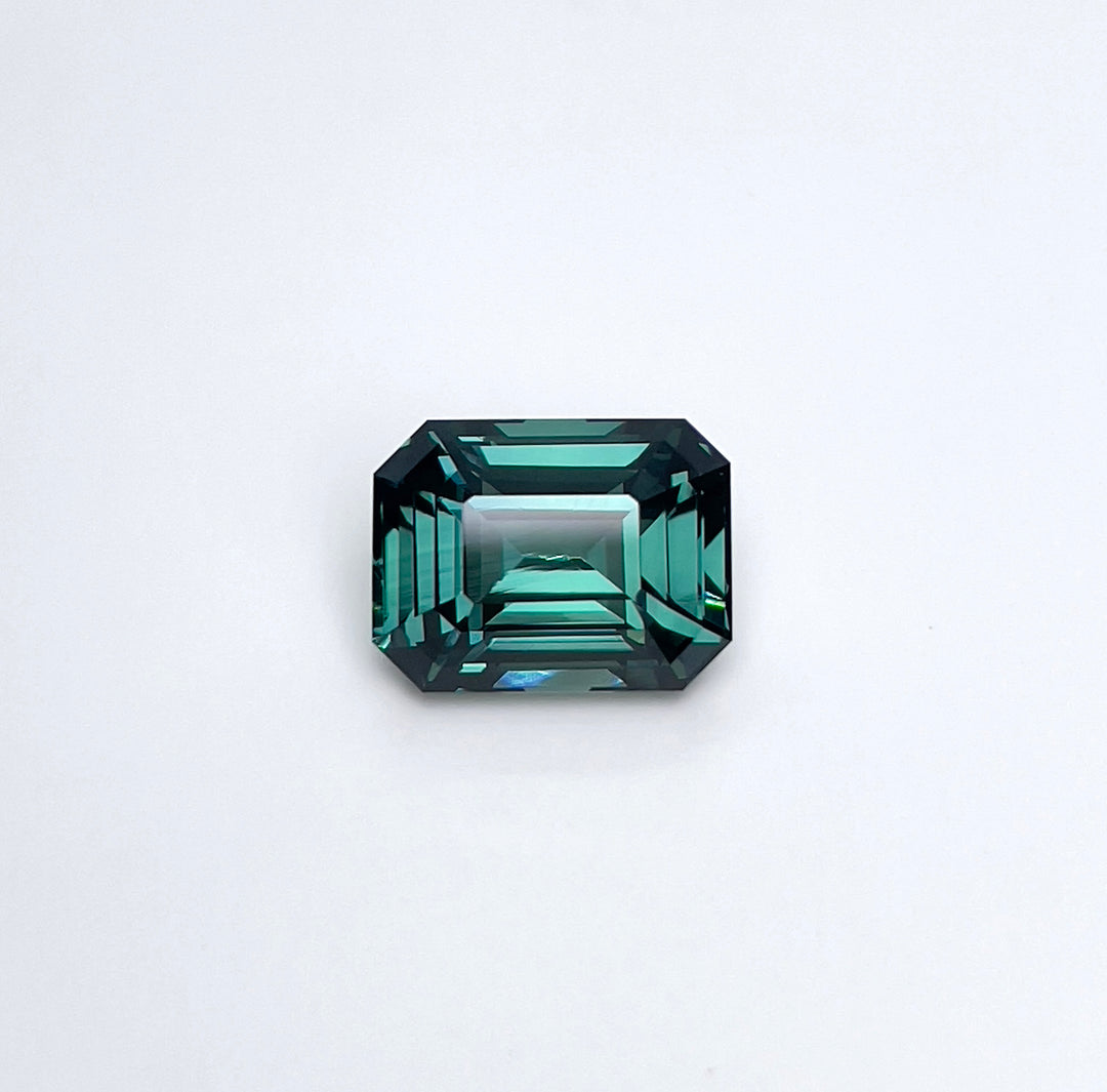 3.23 ct Green Blue Teal Sapphire 6.90x9.00x5.30