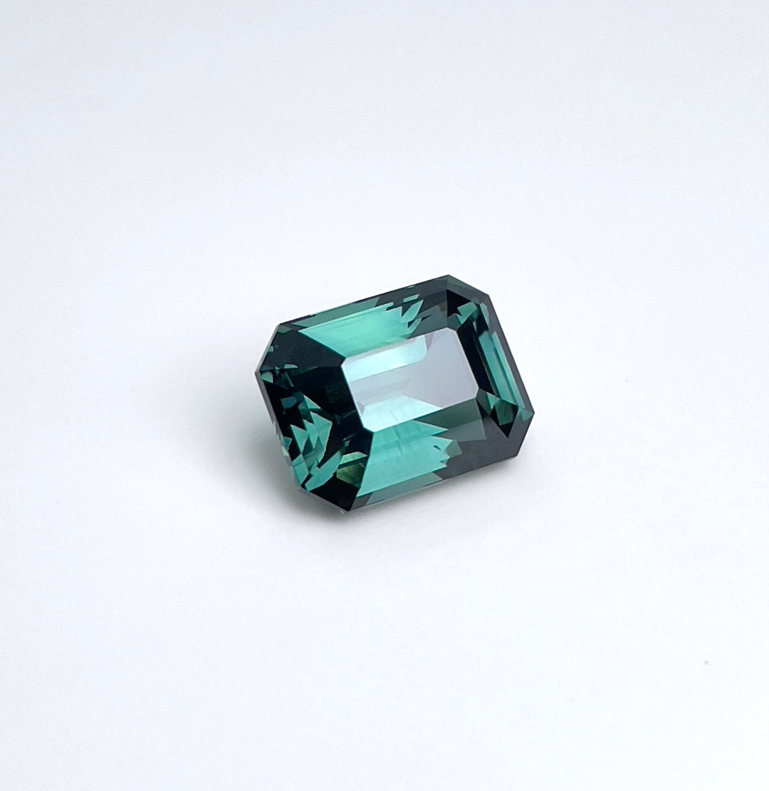 3.23 ct Green Blue Teal Sapphire 6.90x9.00x5.30