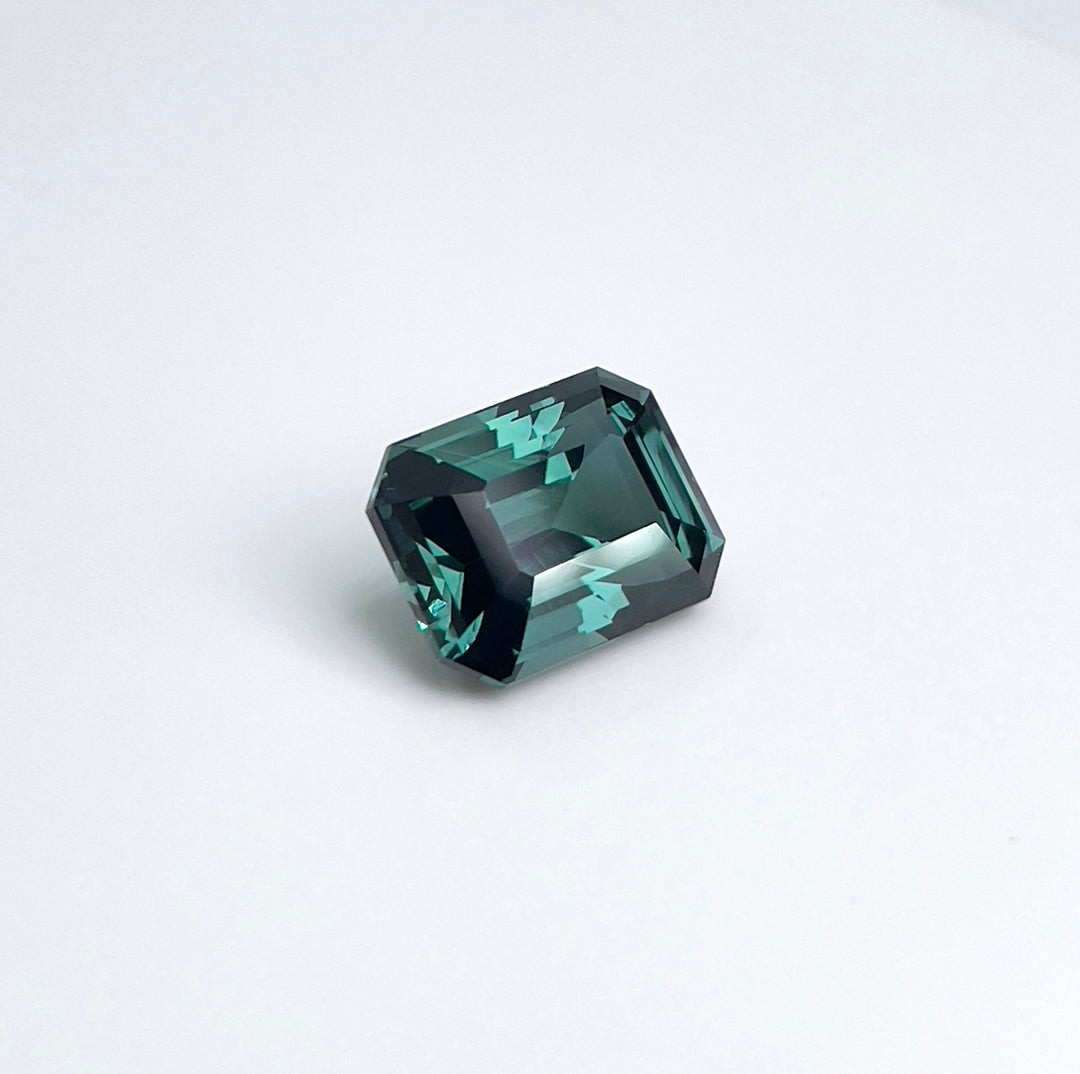 3.23 ct Green Blue Teal Sapphire 6.90x9.00x5.30