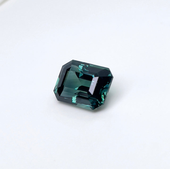 3.23 ct Green Blue Teal Sapphire 6.90x9.00x5.30