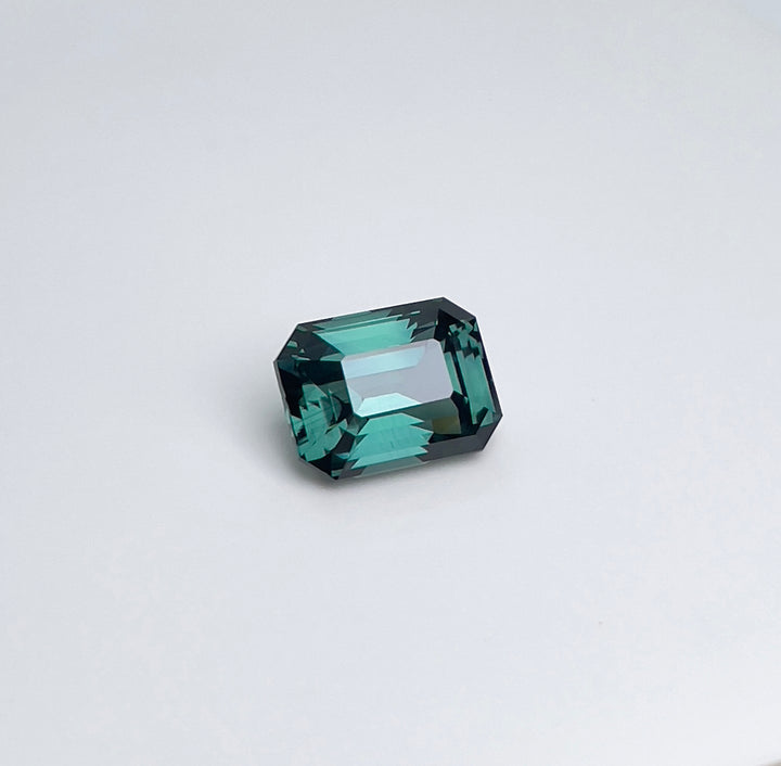 3.23 ct Green Blue Teal Sapphire 6.90x9.00x5.30