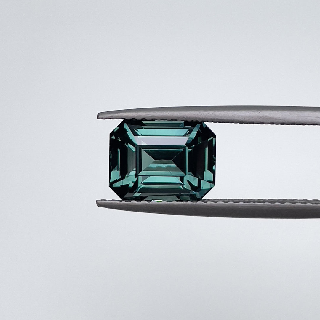 3.23 ct Green Blue Teal Sapphire 6.90x9.00x5.30