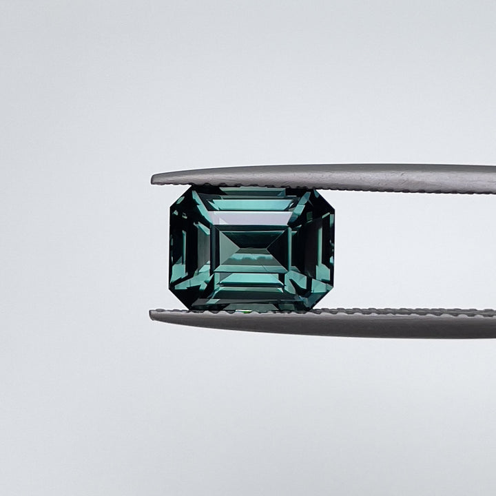 3.23 ct Green Blue Teal Sapphire 6.90x9.00x5.30