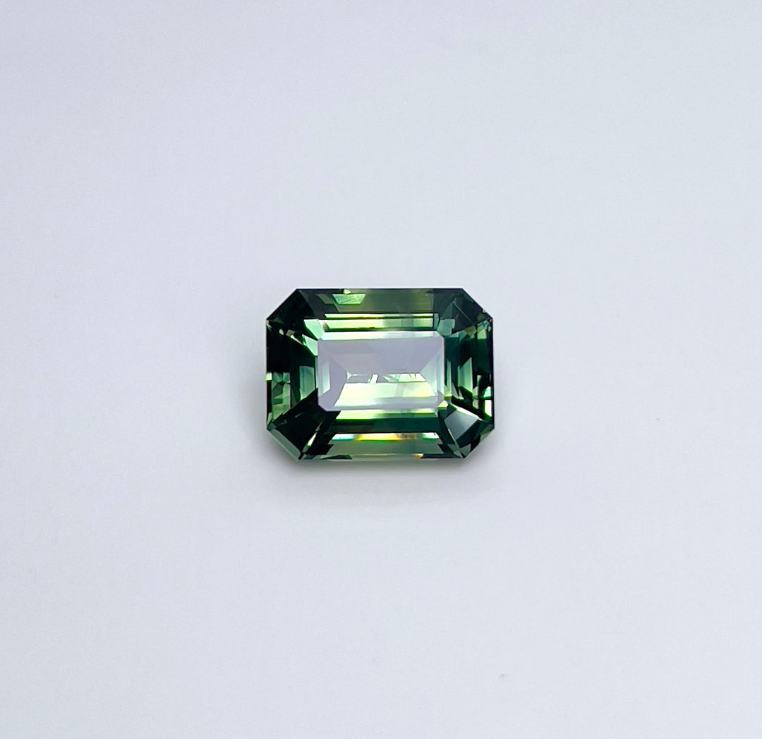 3.10 ct Parti Color Sapphire 6.70x8.80x5.10