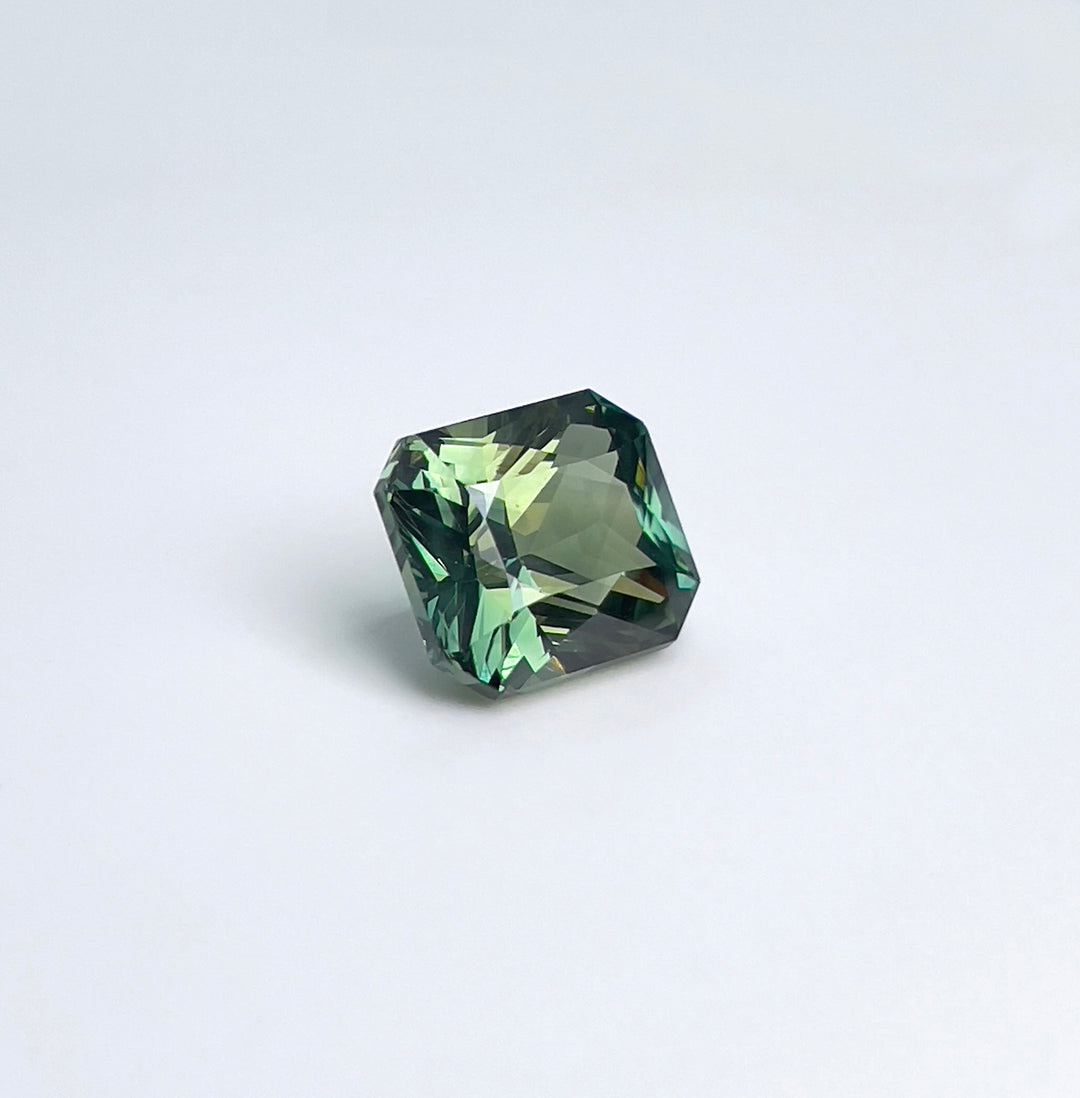 3.70 ct Parti Color Teal Sapphire 7.60x8.70x6.00