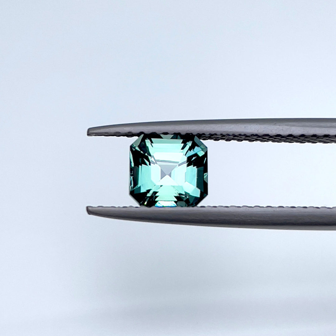 1.18 ct Teal Sapphire 5.60 x 5.70 x 4.00