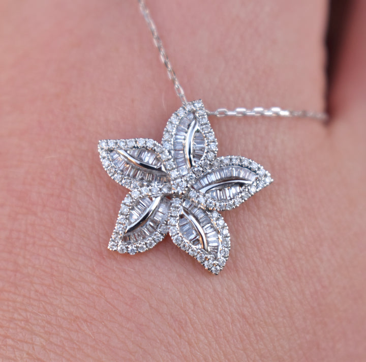 Flower Diamond Pendant Necklace 18K Gold