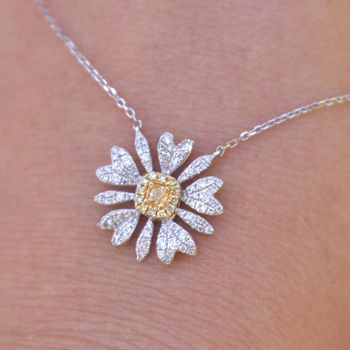 18K Gold Diamond Daisy Necklace,Daisy Flower Charm Pendant Necklace